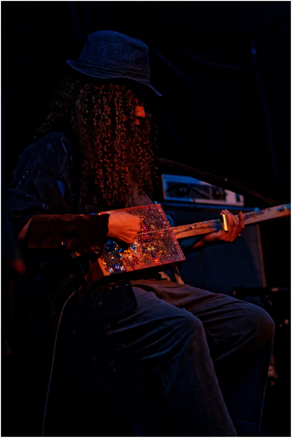 Coco Elysses performing with a Diddley Bow on stage in France